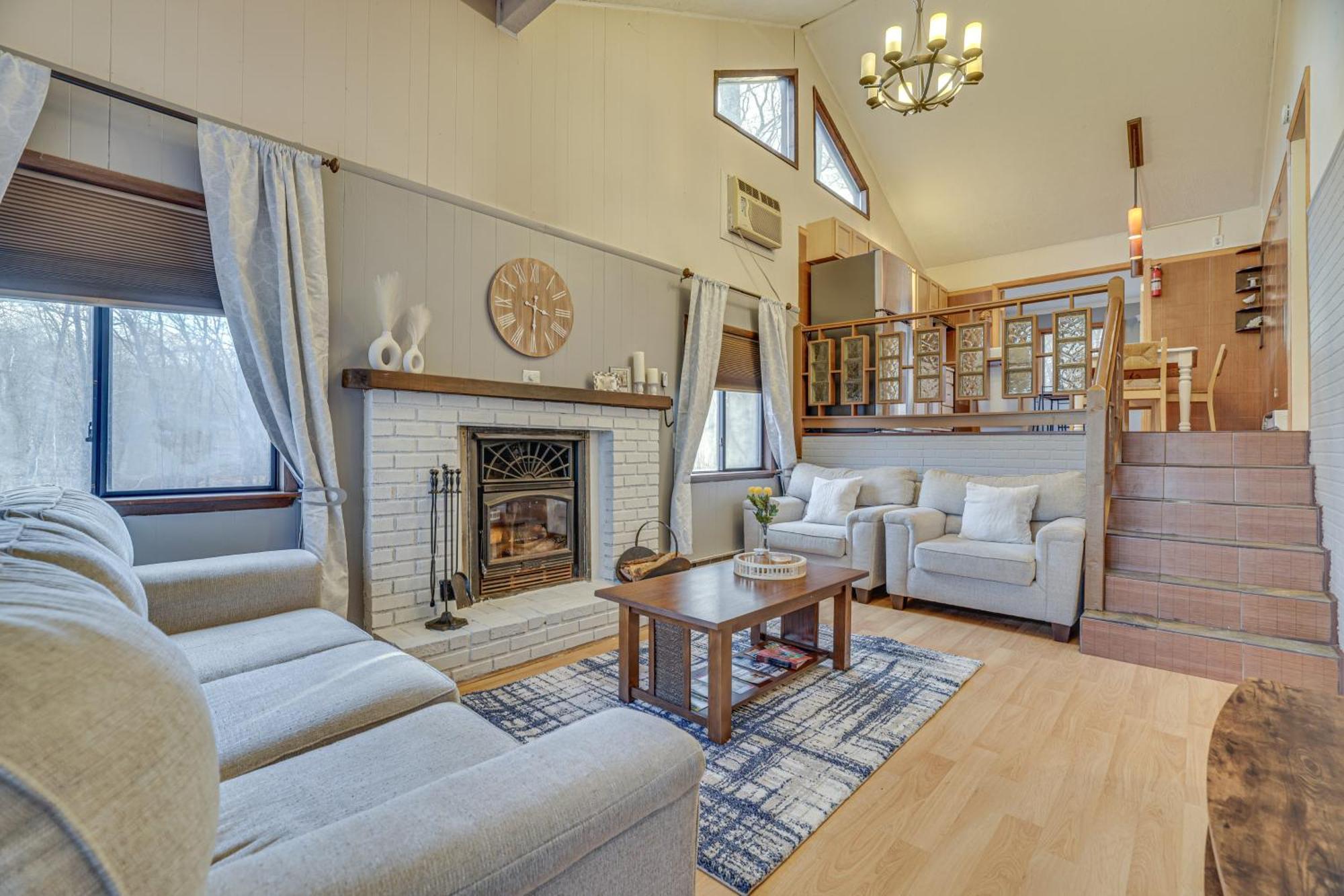 Poconos Family Home - Near Falls With Resort Perks! Bushkill Exterior photo